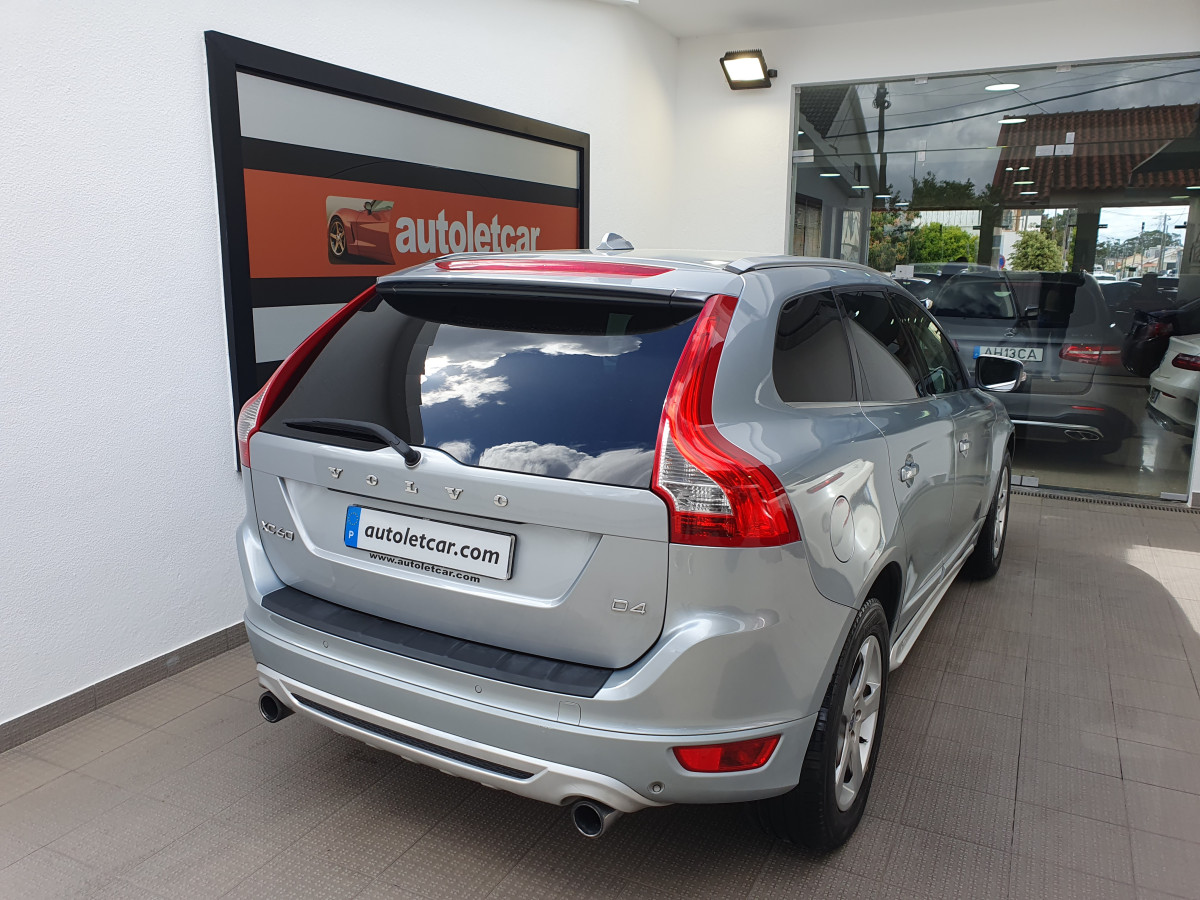 VOLVO XC60 2.0 D4 R-DESIGN