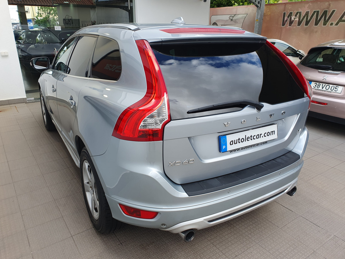 VOLVO XC60 2.0 D4 R-DESIGN