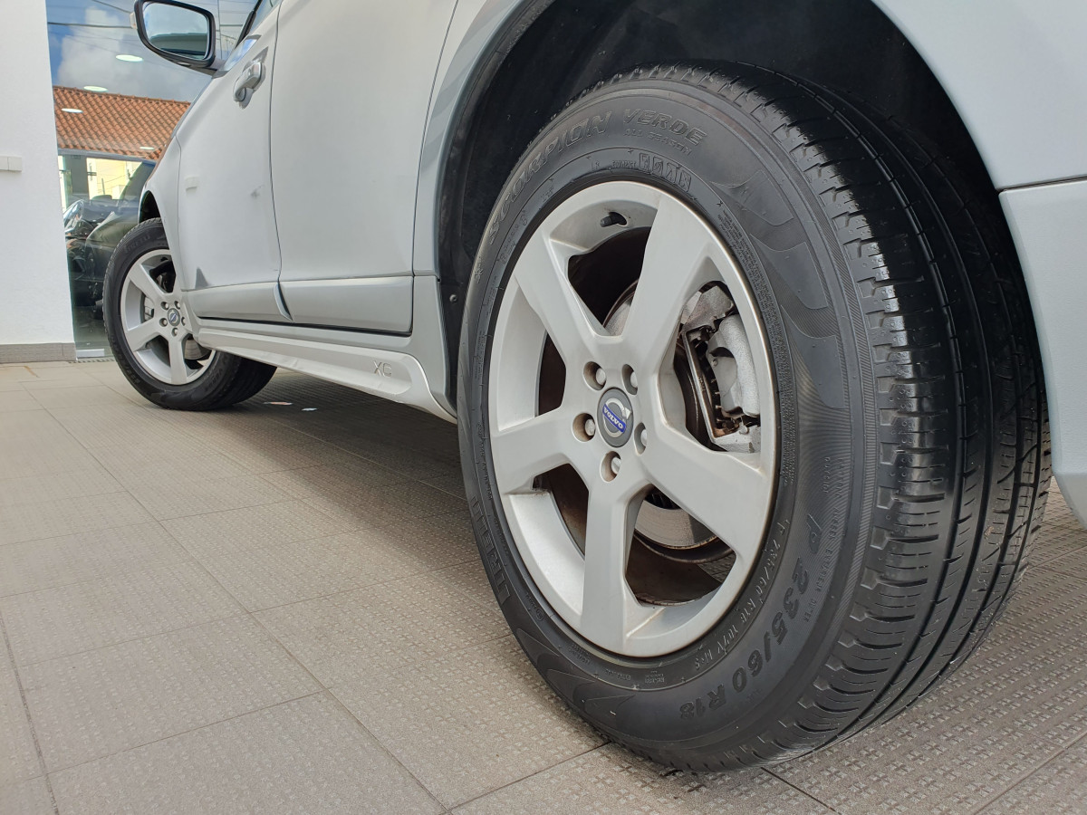 VOLVO XC60 2.0 D4 R-DESIGN