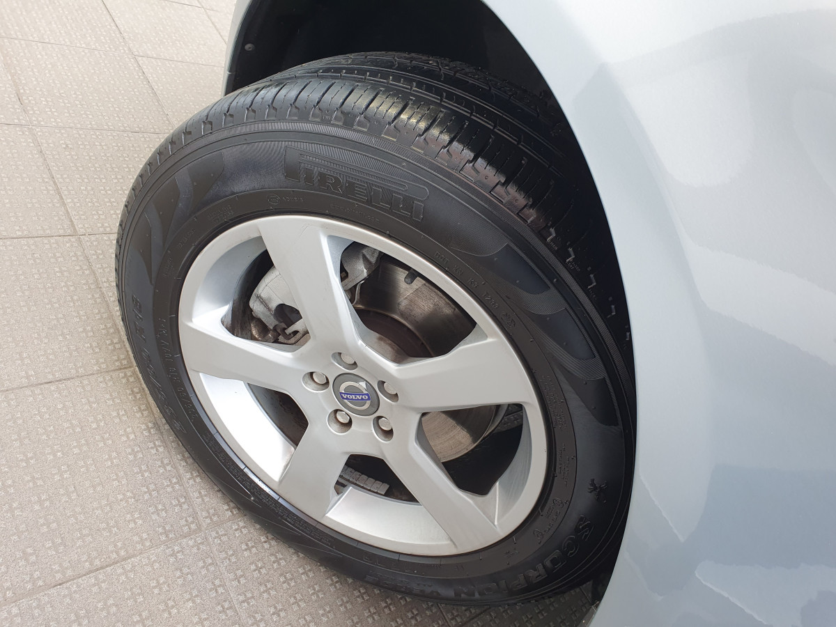 VOLVO XC60 2.0 D4 R-DESIGN