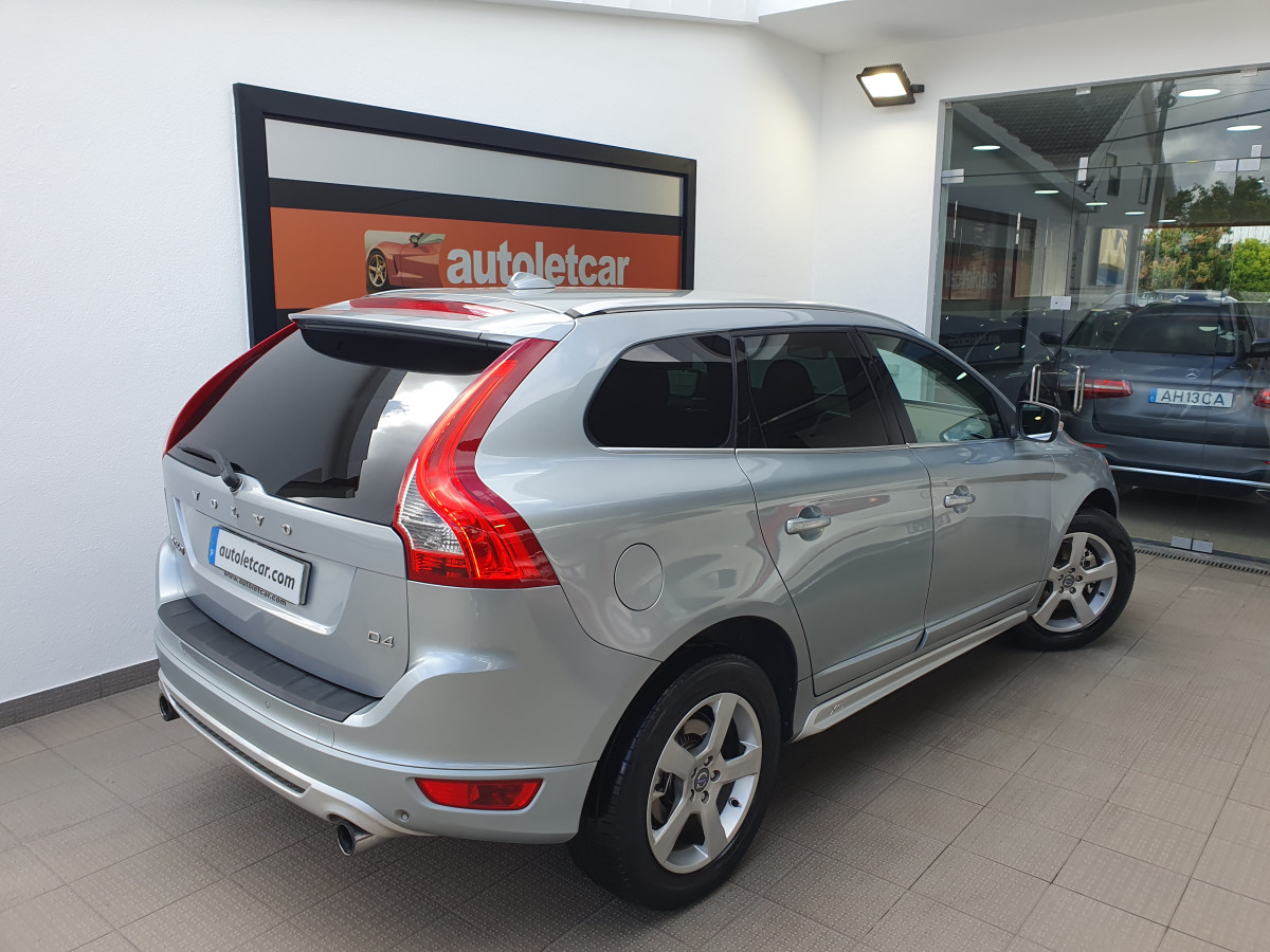 VOLVO XC60 2.0 D4 R-DESIGN