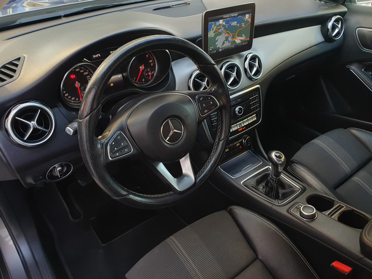MERCEDES GLA 200 D URBAN