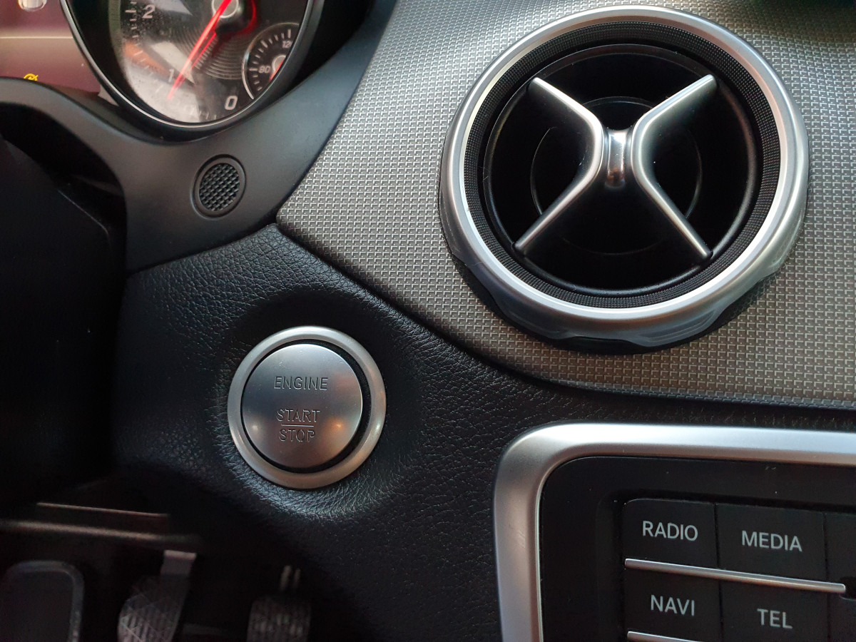 MERCEDES GLA 200 D URBAN