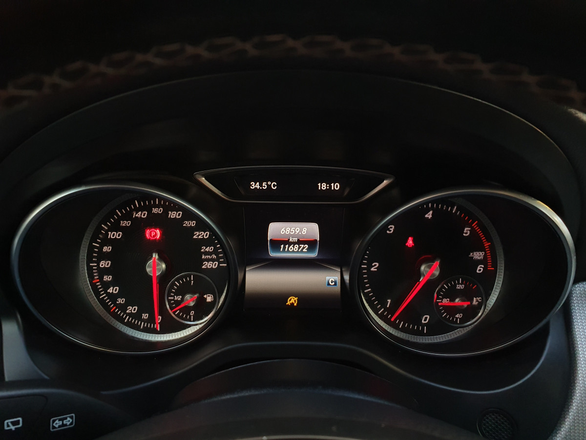 MERCEDES GLA 200 D URBAN