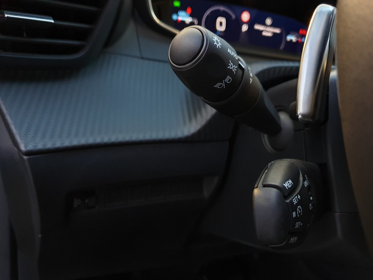 PEUGEOT 2008 1.2 HYBRID ALLURE AUTO