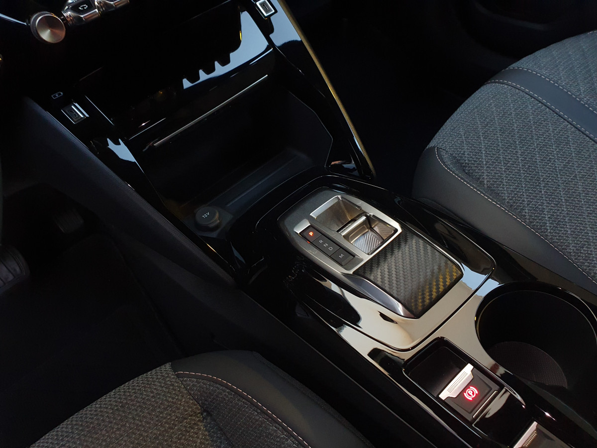PEUGEOT 2008 1.2 HYBRID ALLURE AUTO