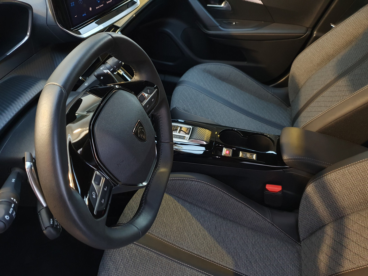 PEUGEOT 2008 1.2 HYBRID ALLURE AUTO