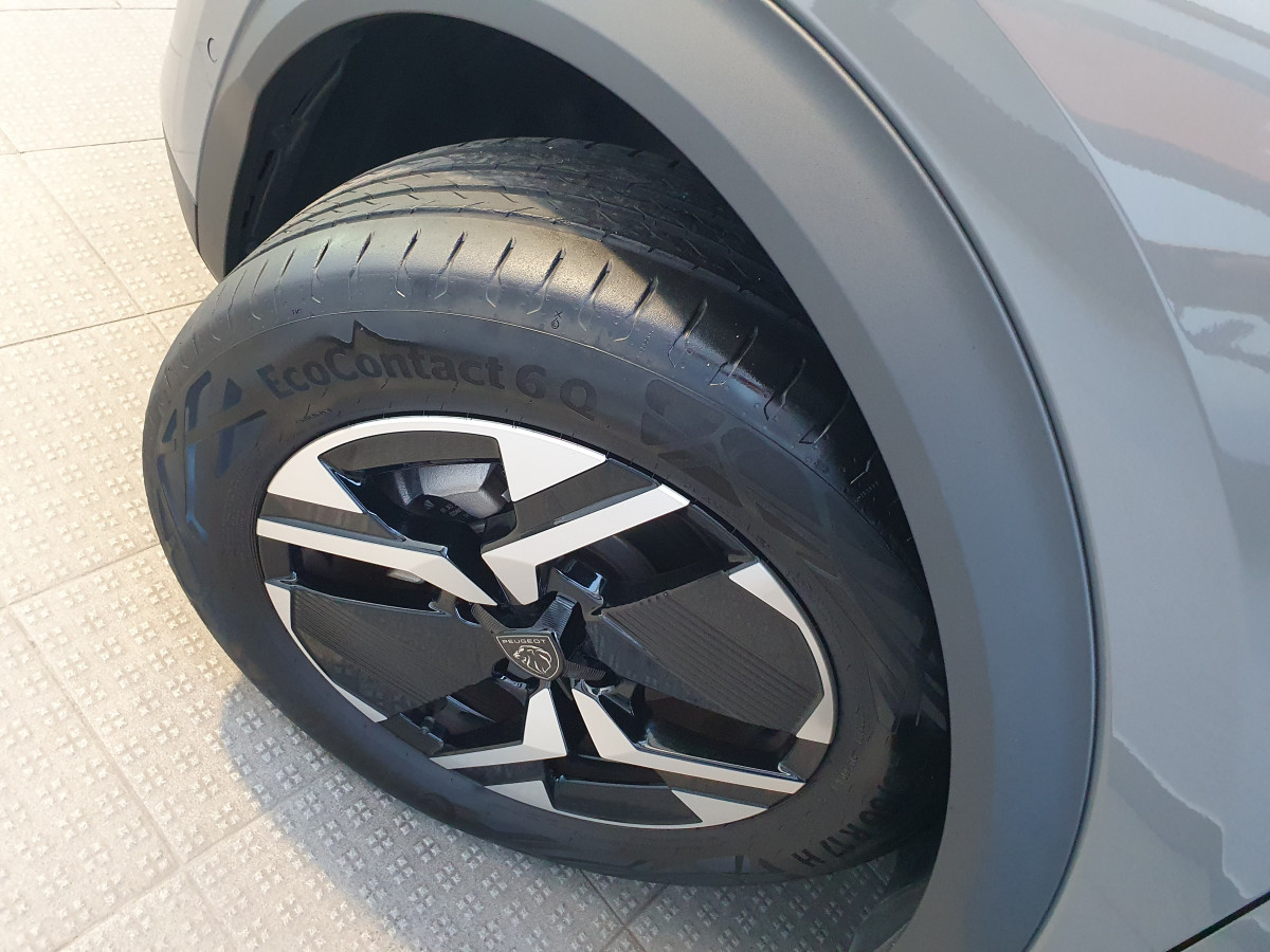 PEUGEOT 2008 1.2 HYBRID ALLURE AUTO
