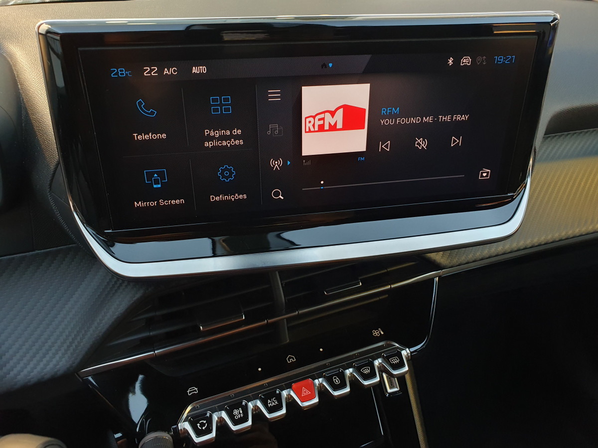 PEUGEOT 2008 1.2 HYBRID ALLURE AUTO