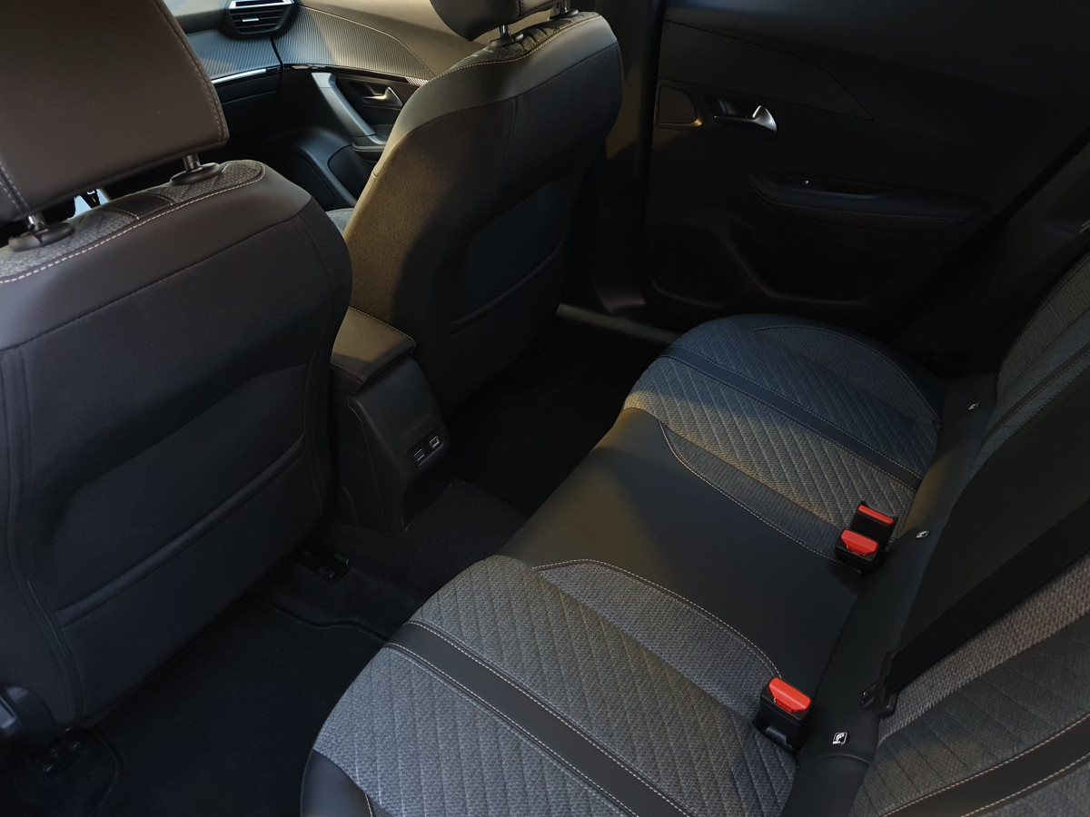 PEUGEOT 2008 1.2 HYBRID ALLURE AUTO