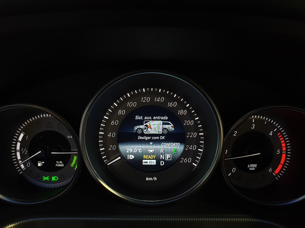 MERCEDES E 300 BLUETEC HYBRID STATION AMG EDITION