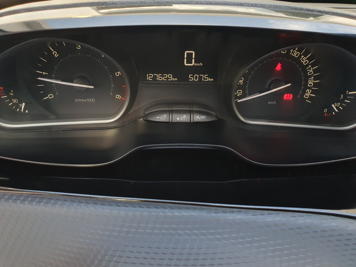 PEUGEOT 2008 1.6 BLUE-HDI STYLE