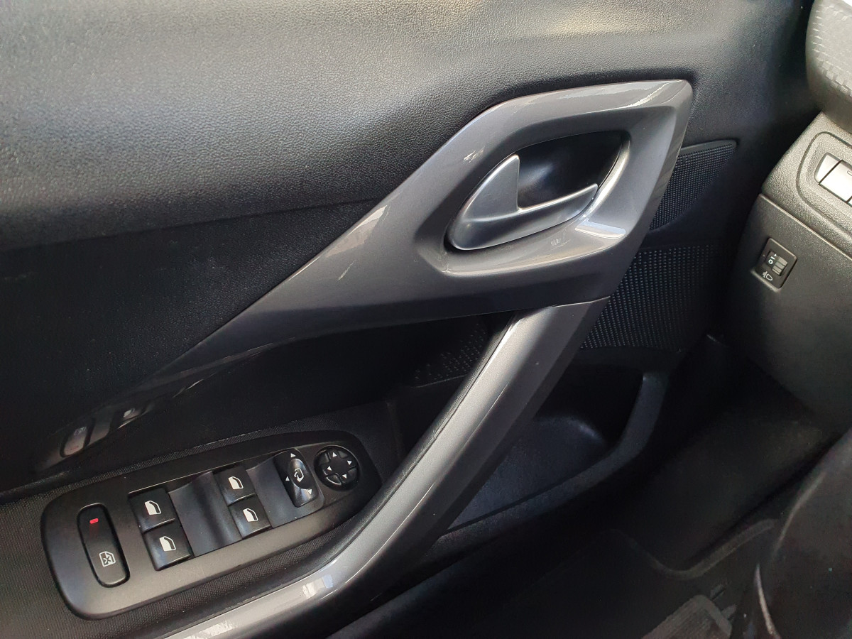 PEUGEOT 2008 1.6 BLUE-HDI STYLE