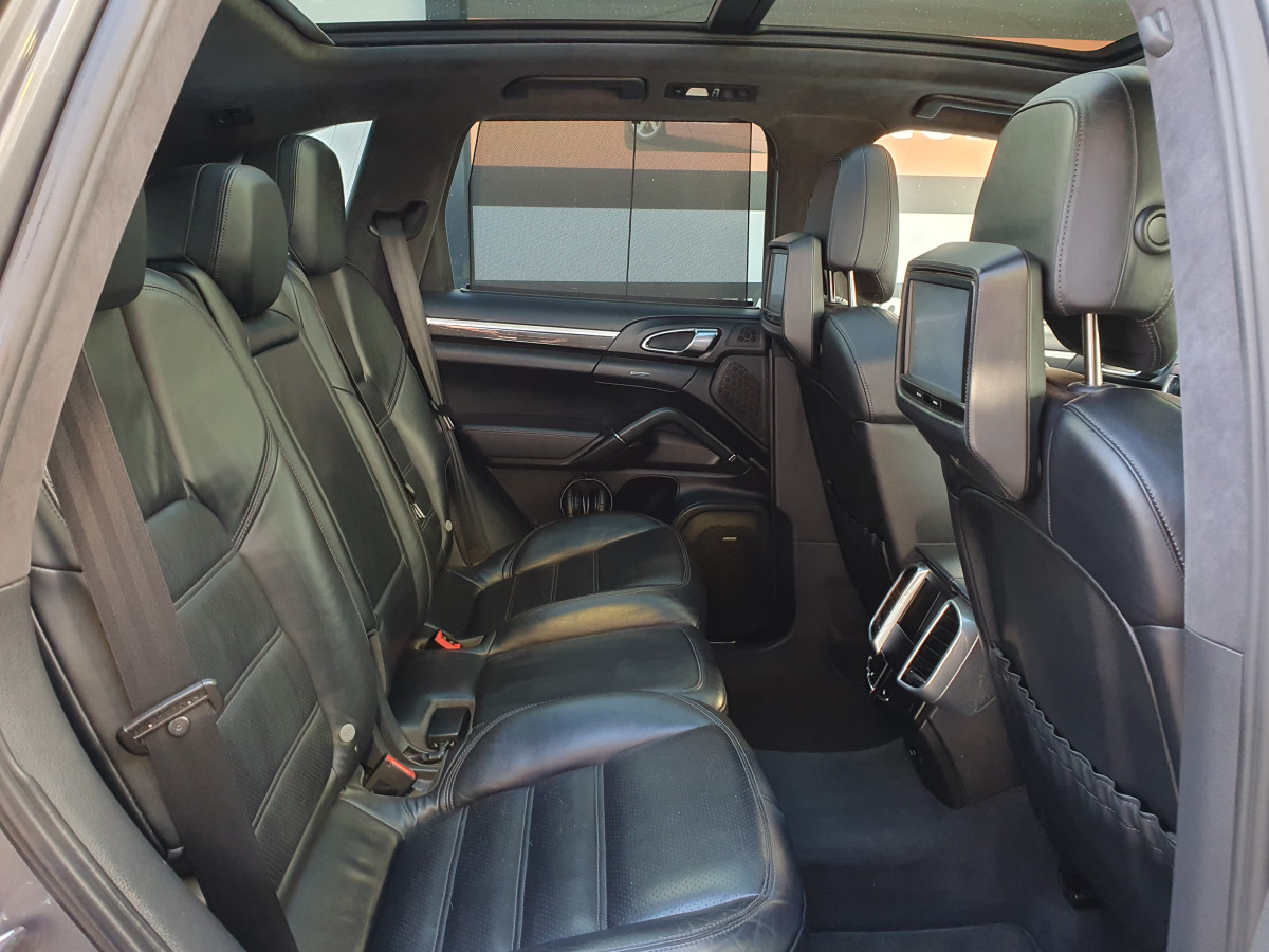 PORSCHE CAYENNE S HYBRID