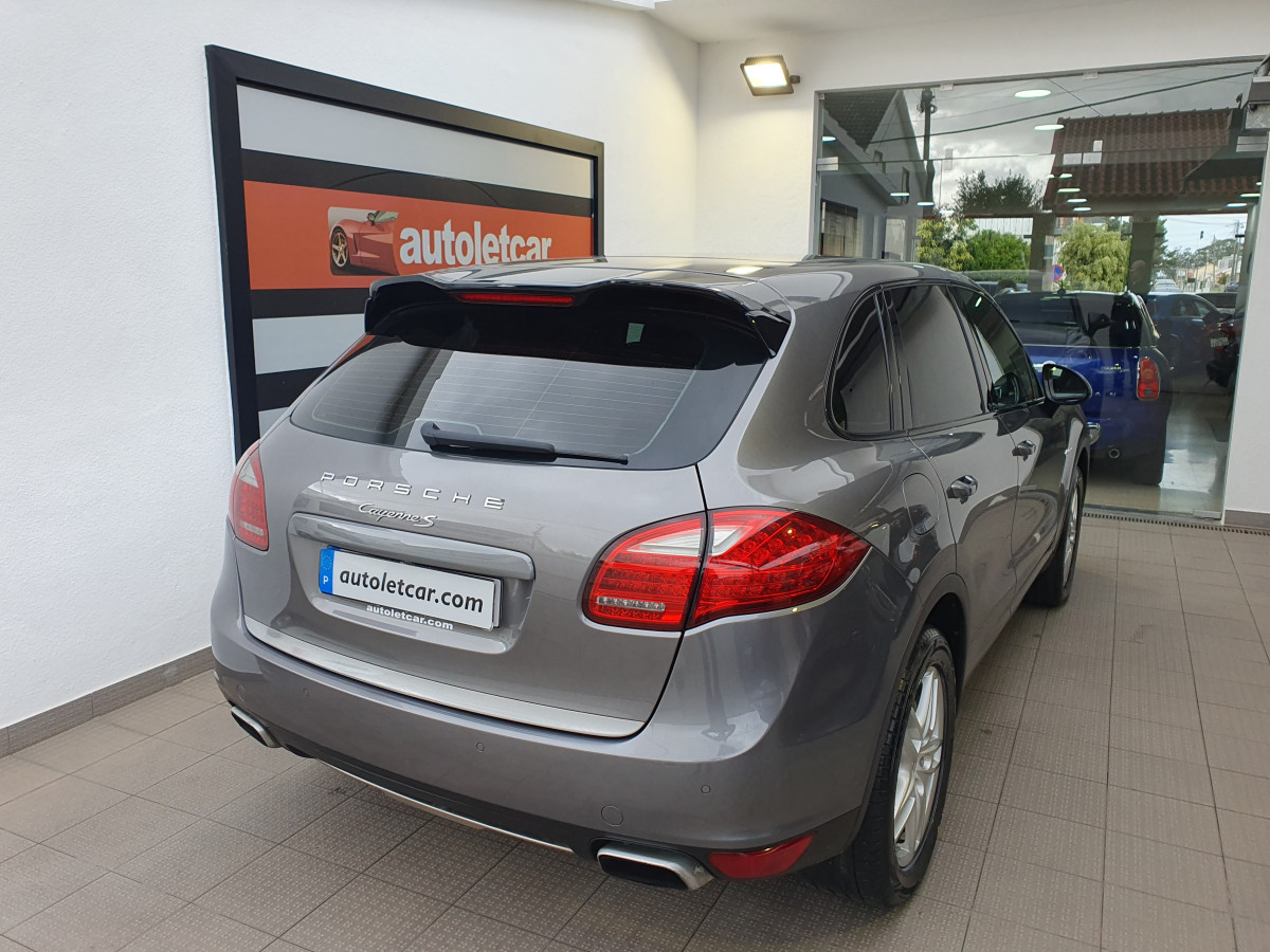 PORSCHE CAYENNE S HYBRID