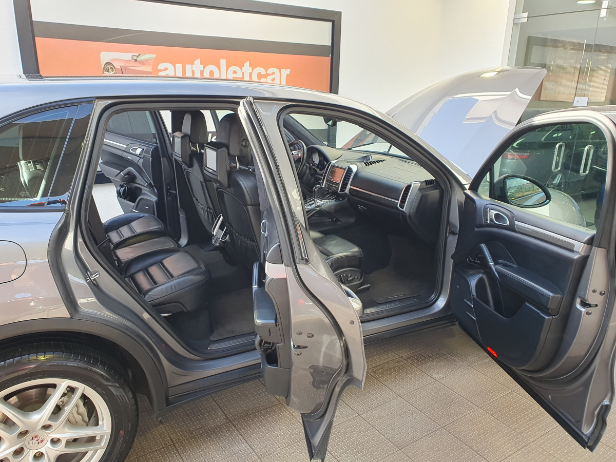 PORSCHE CAYENNE S HYBRID