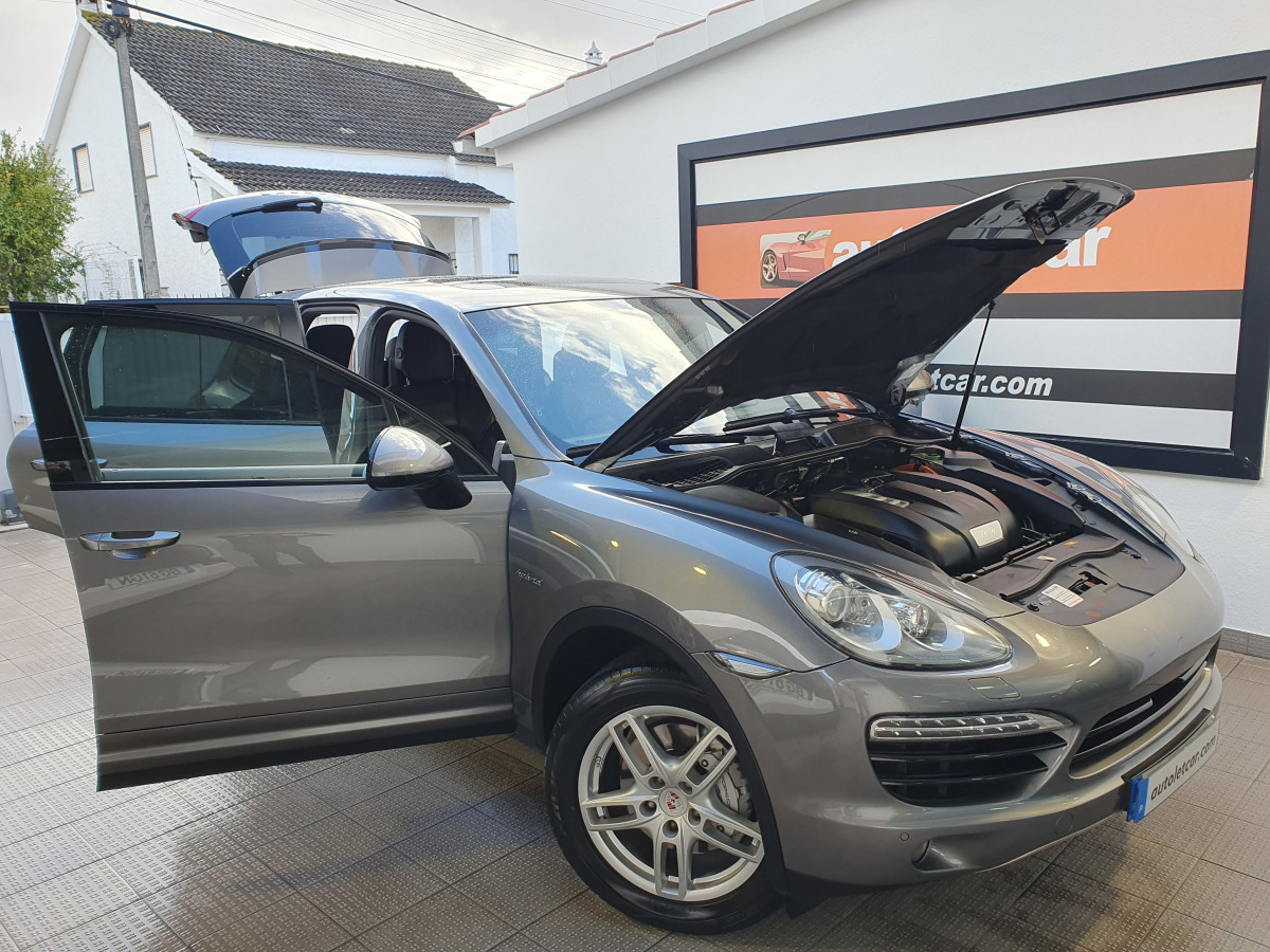 PORSCHE CAYENNE S HYBRID