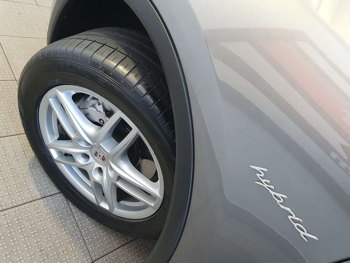 PORSCHE CAYENNE S HYBRID