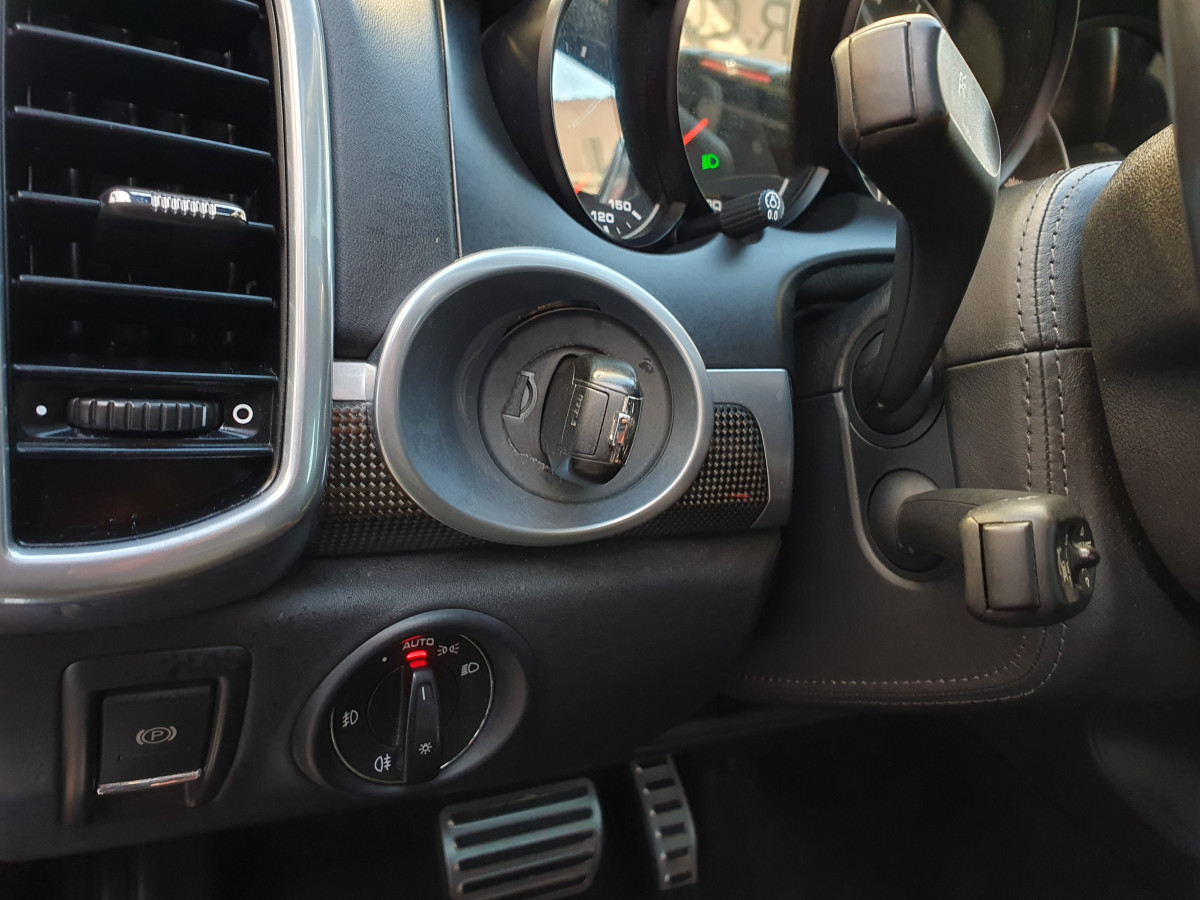 PORSCHE CAYENNE S HYBRID