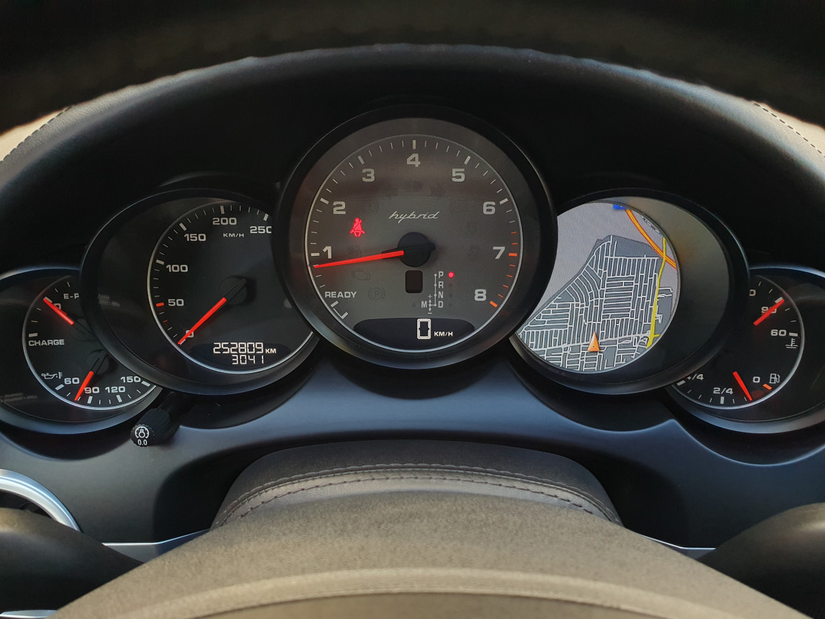 PORSCHE CAYENNE S HYBRID