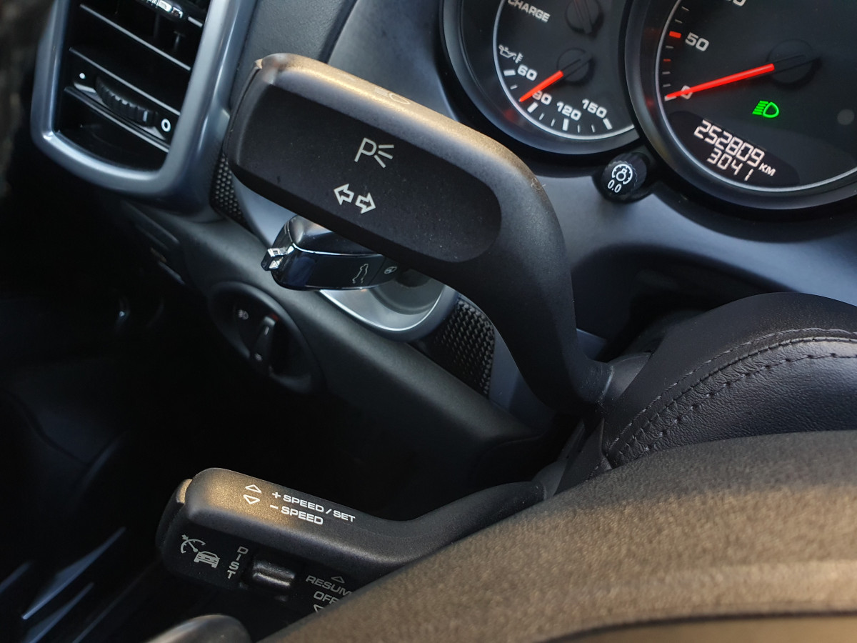 PORSCHE CAYENNE S HYBRID