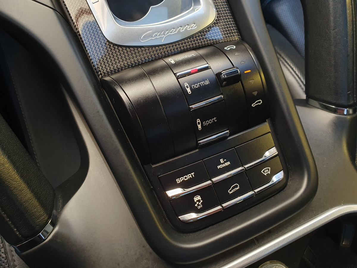 PORSCHE CAYENNE S HYBRID