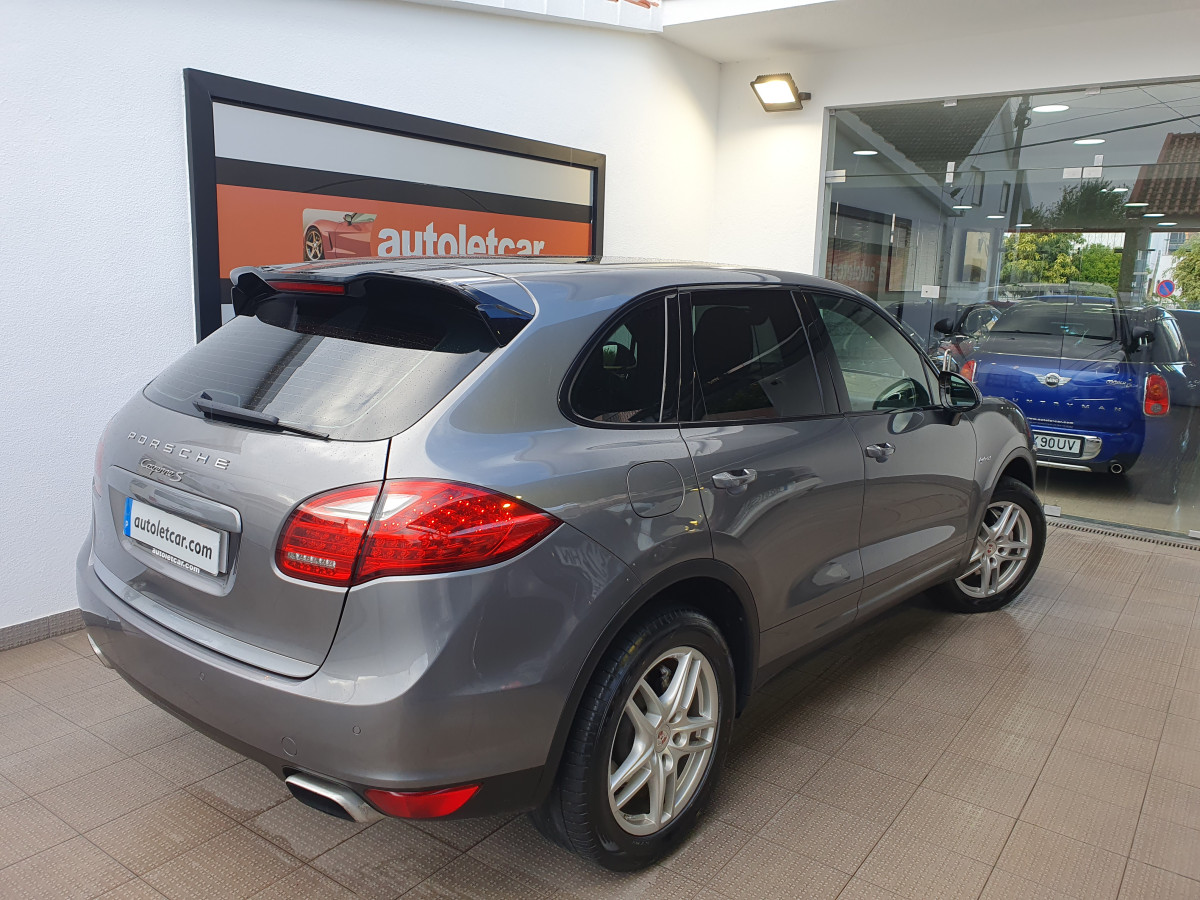 PORSCHE CAYENNE S HYBRID
