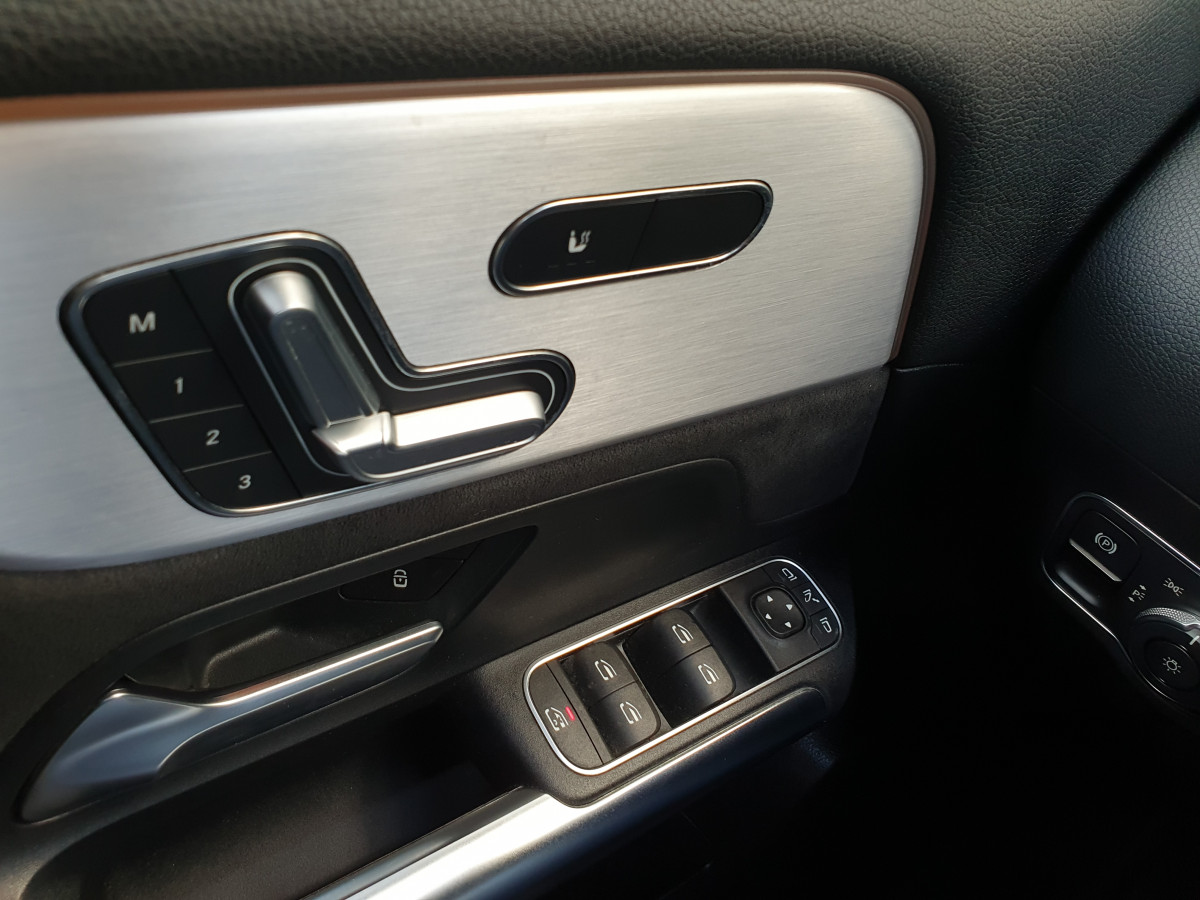 MERCEDES GLA 250 E AMG LINE