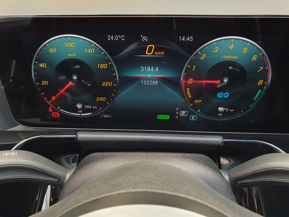 MERCEDES GLA 250 E AMG LINE