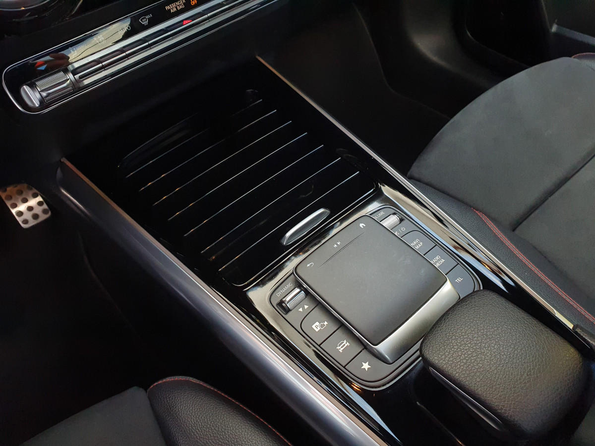 MERCEDES GLA 250 E AMG LINE