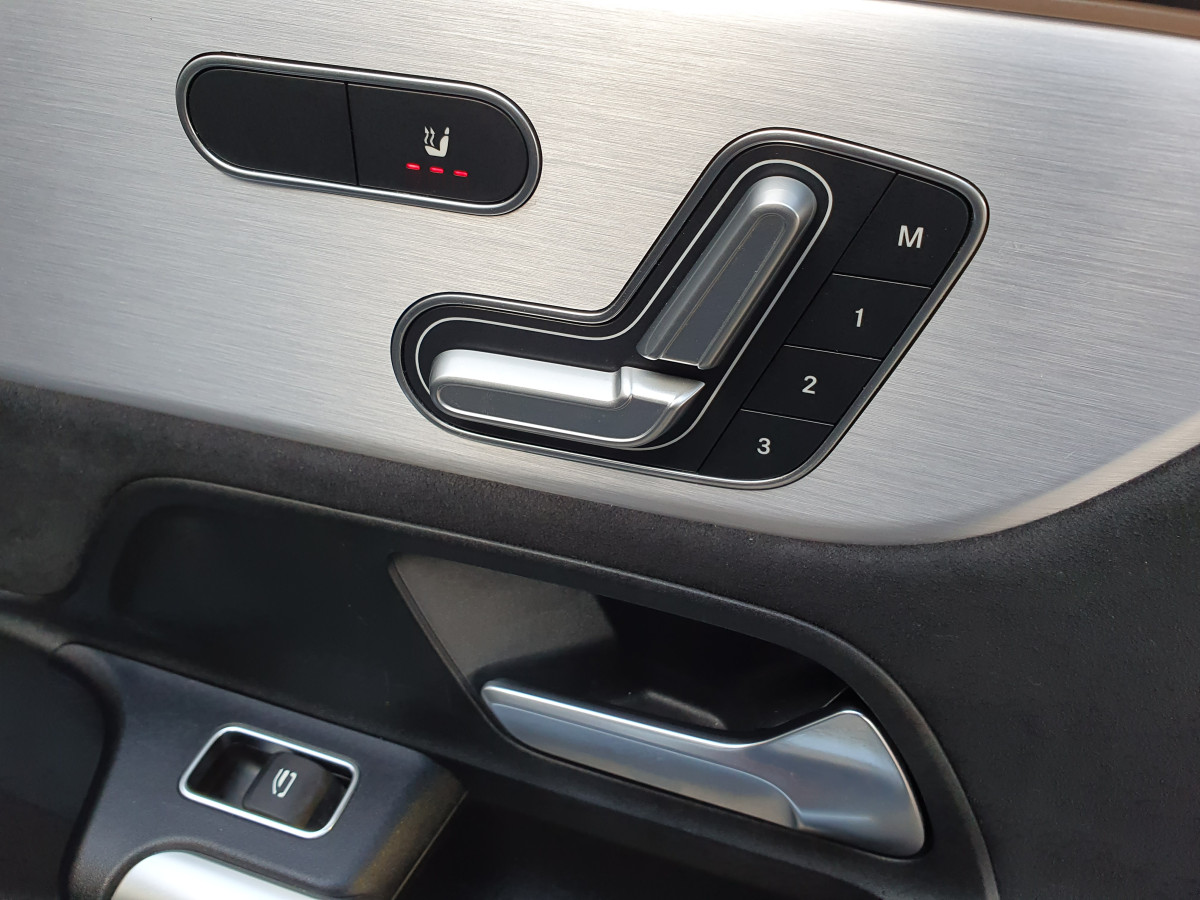 MERCEDES GLA 250 E AMG LINE