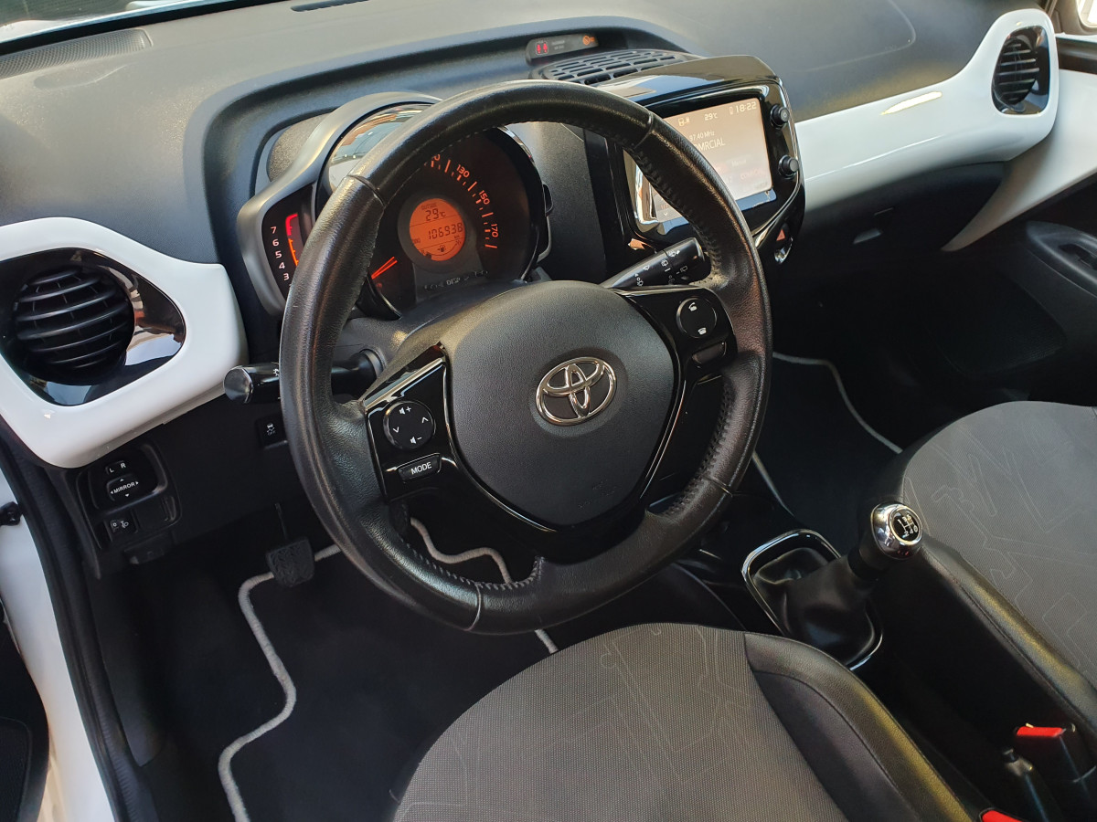 TOYOTA AYGO 1.0 X-PLAY X-TOUCH AC PLUS
