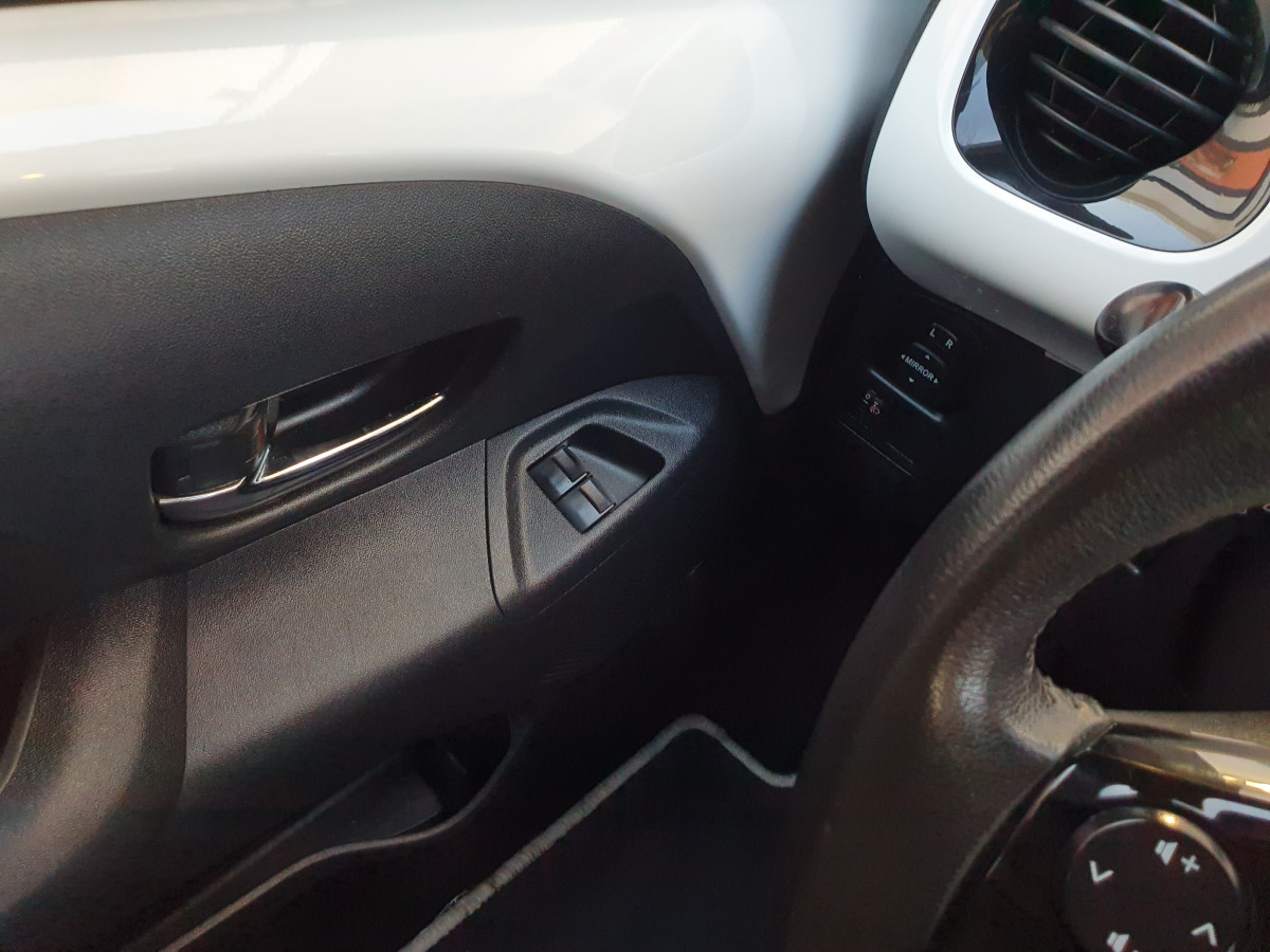 TOYOTA AYGO 1.0 X-PLAY X-TOUCH AC PLUS