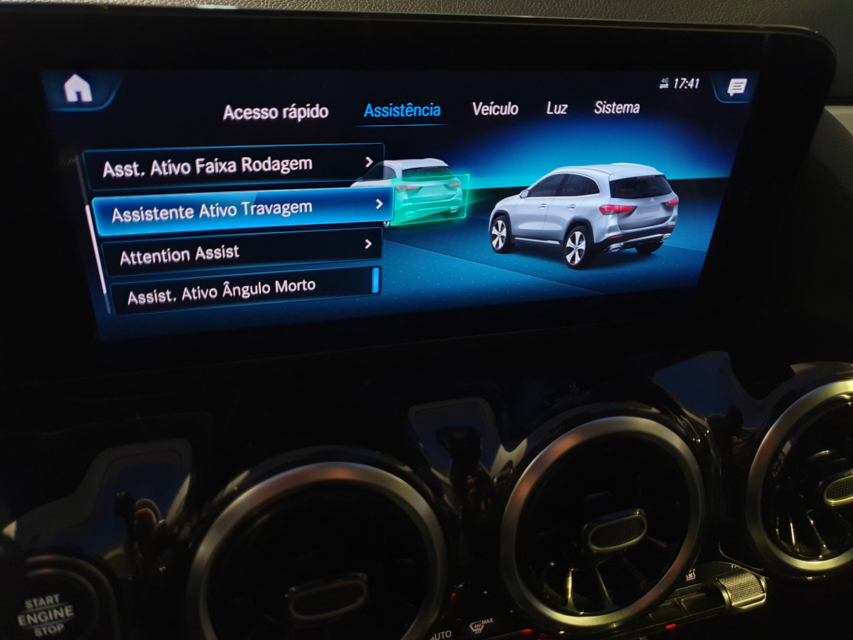 MERCEDES GLA 250 E AMG LINE