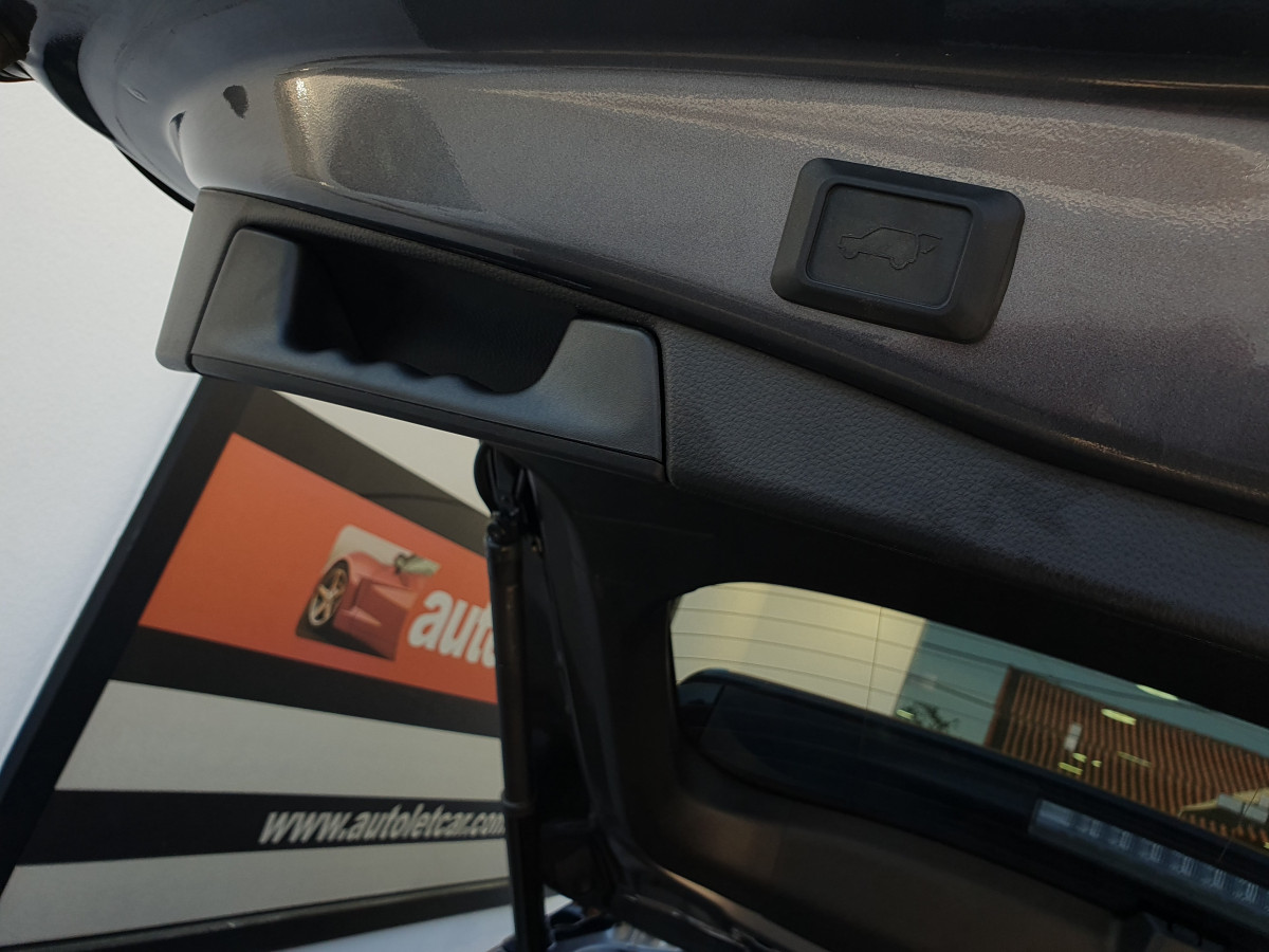 TOYOTA RAV4 2.5 HDF PLUG-IN SQUARE COLLECTION AWD-I LOUNGE PREMIUM