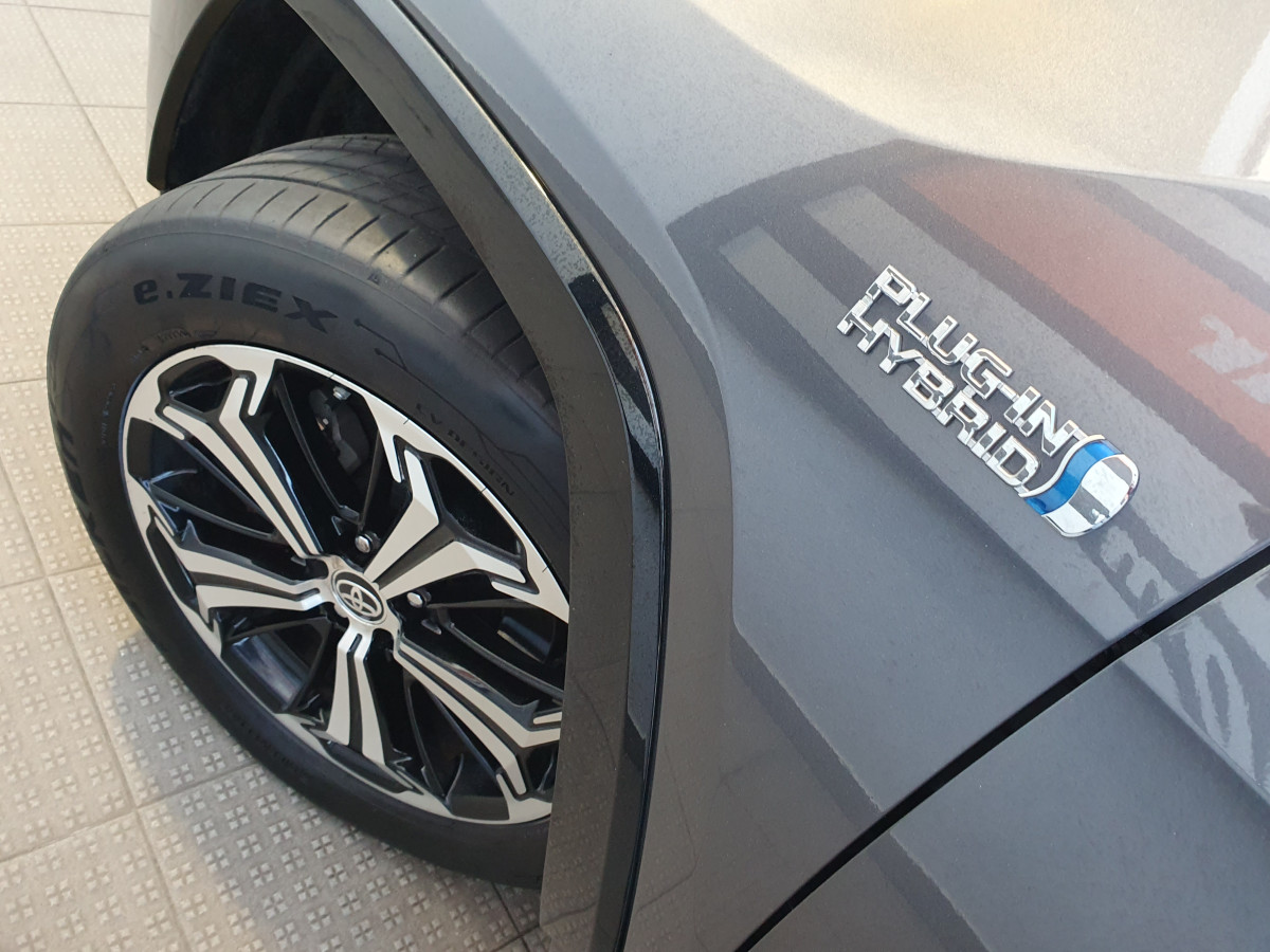 TOYOTA RAV4 2.5 HDF PLUG-IN SQUARE COLLECTION AWD-I LOUNGE PREMIUM