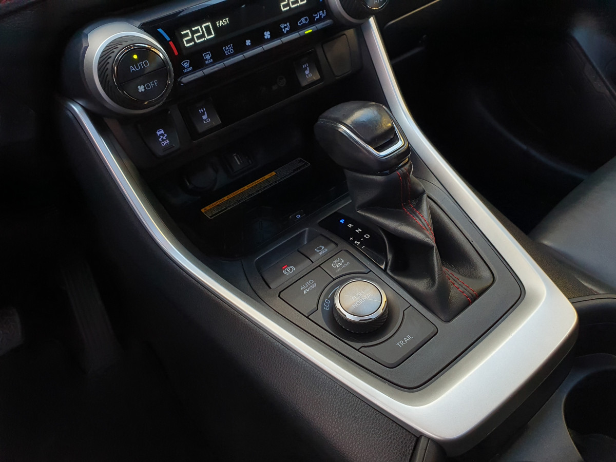 TOYOTA RAV4 2.5 HDF PLUG-IN SQUARE COLLECTION AWD-I LOUNGE PREMIUM