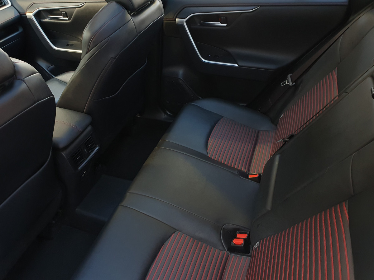 TOYOTA RAV4 2.5 HDF PLUG-IN SQUARE COLLECTION AWD-I LOUNGE PREMIUM