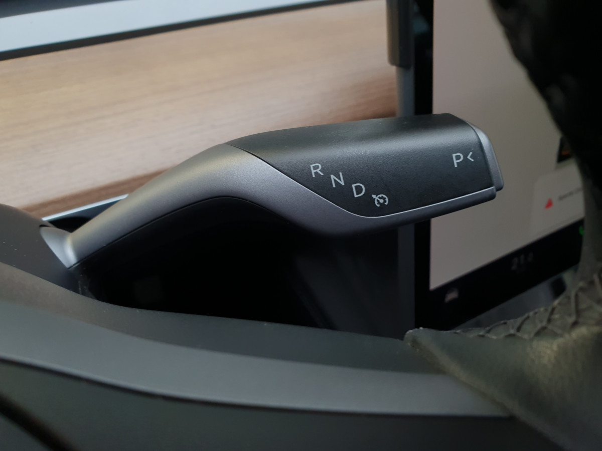 TESLA MODEL 3 STANDARD RANGE PLUS RWD