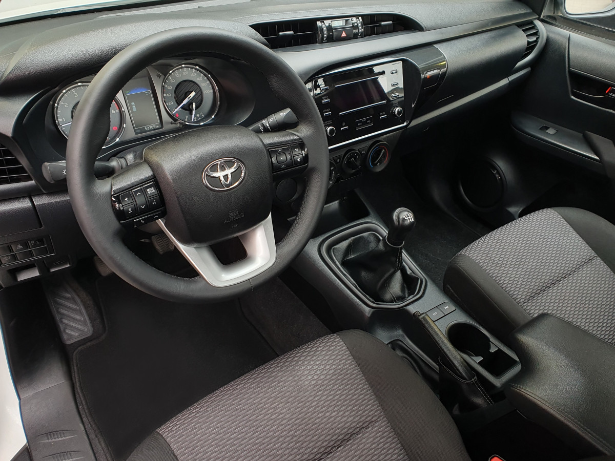 TOYOTA HILUX 2.4 D-4D 2WD