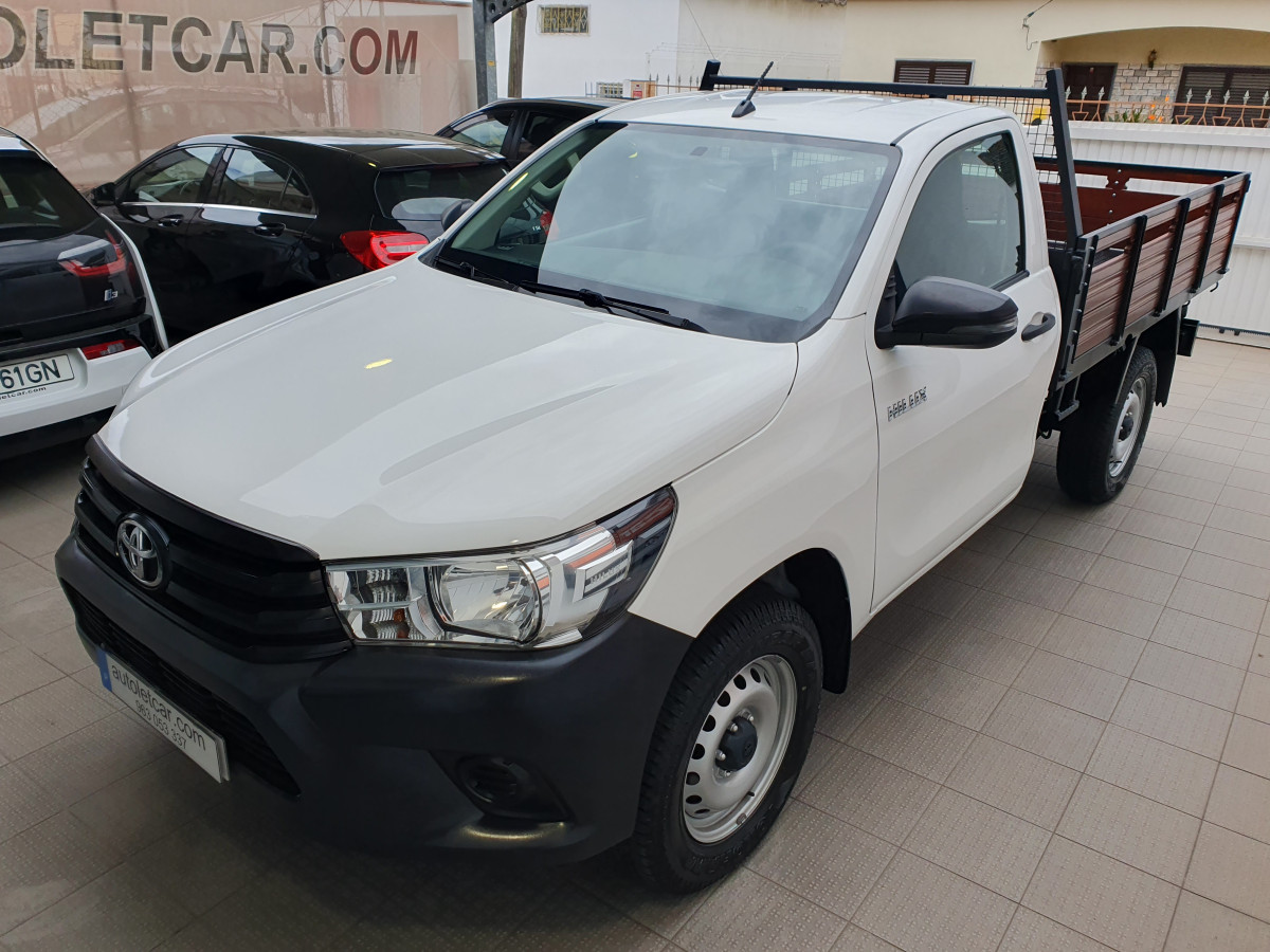 TOYOTA HILUX 2.4 D-4D 2WD
