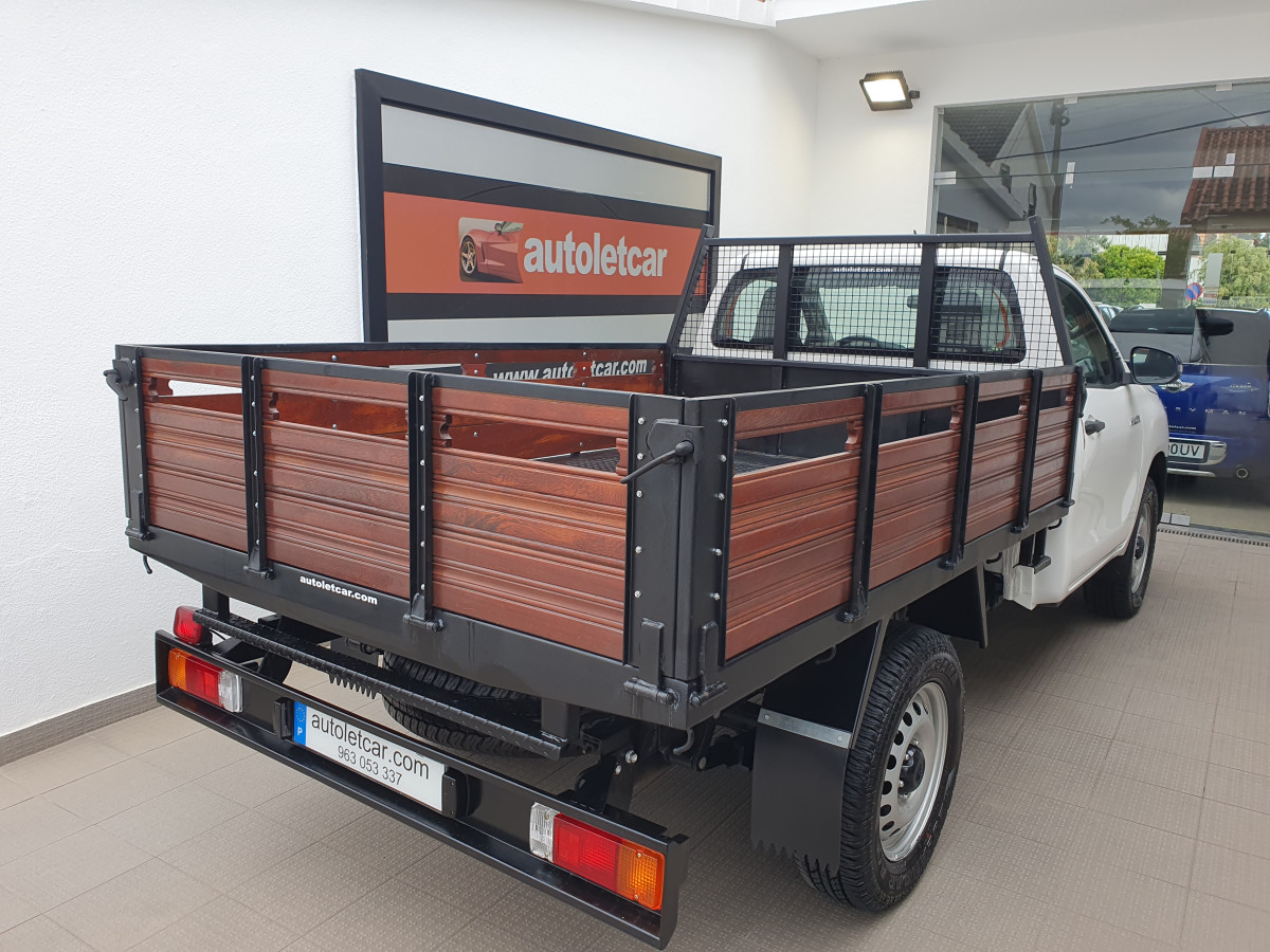 TOYOTA HILUX 2.4 D-4D 2WD