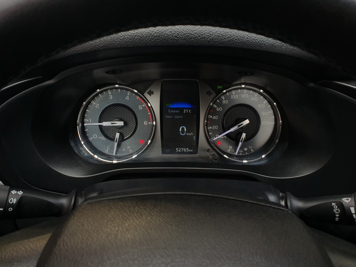 TOYOTA HILUX 2.4 D-4D 2WD