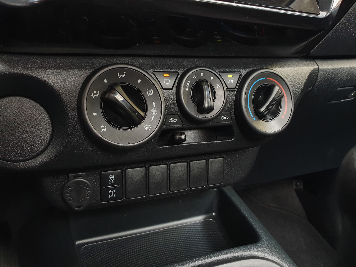 TOYOTA HILUX 2.4 D-4D 2WD