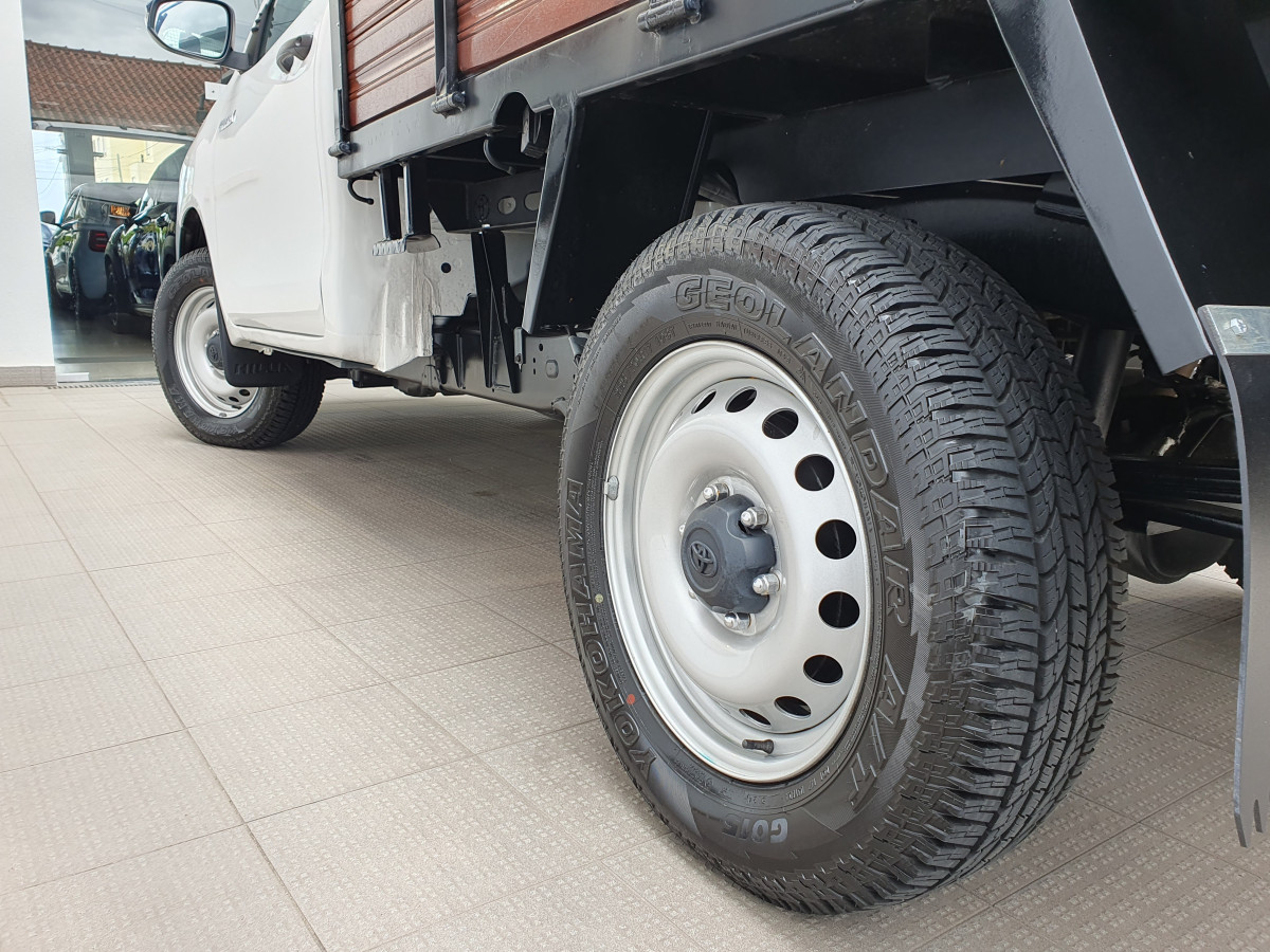 TOYOTA HILUX 2.4 D-4D 2WD