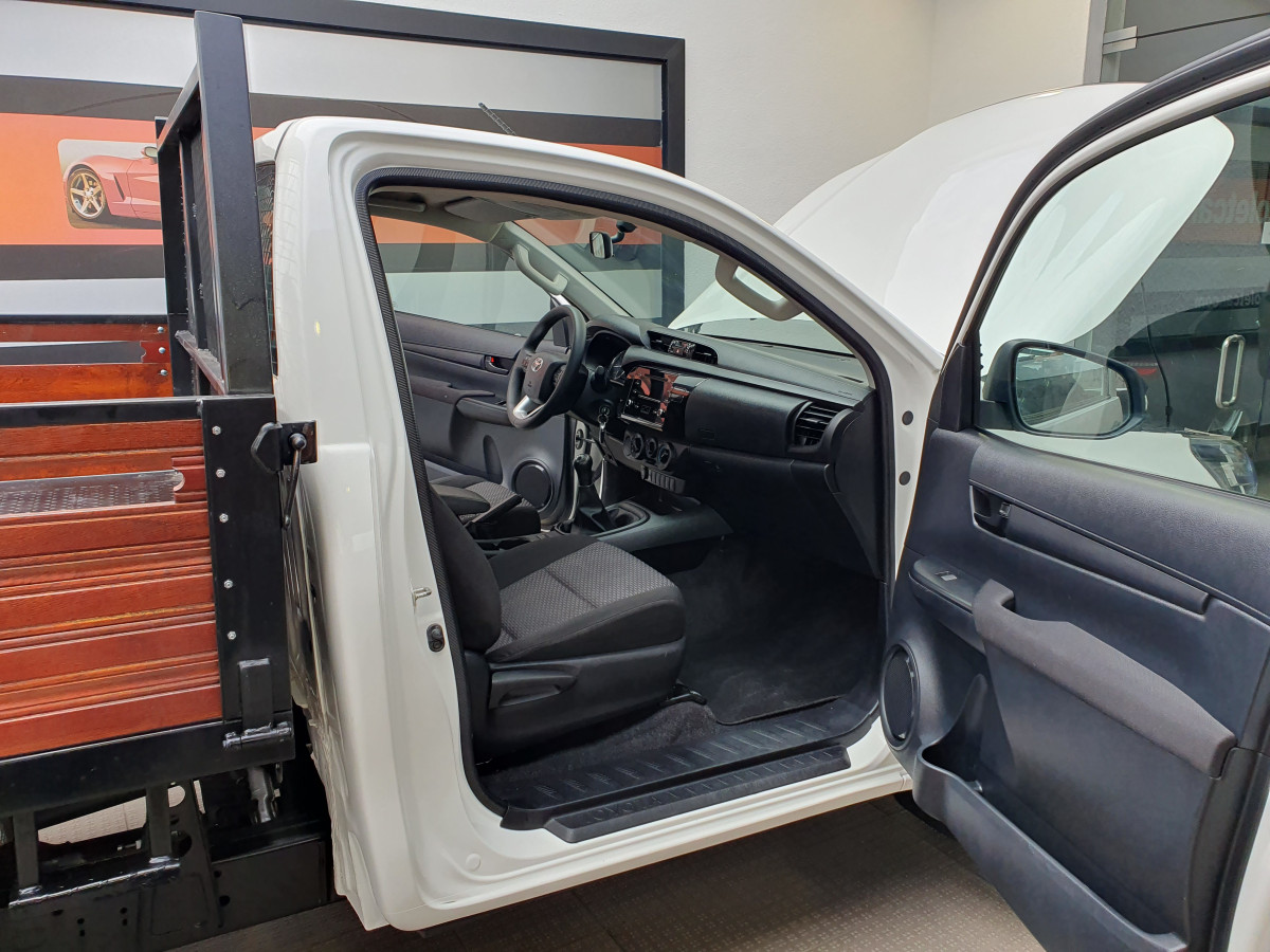 TOYOTA HILUX 2.4 D-4D 2WD