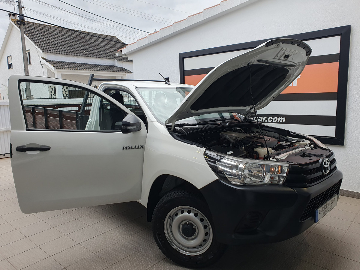 TOYOTA HILUX 2.4 D-4D 2WD