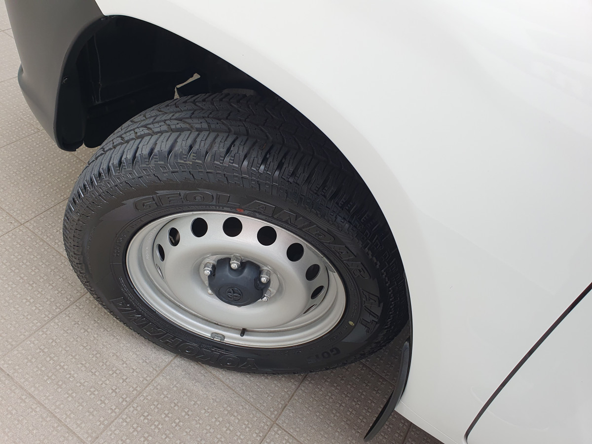 TOYOTA HILUX 2.4 D-4D 2WD