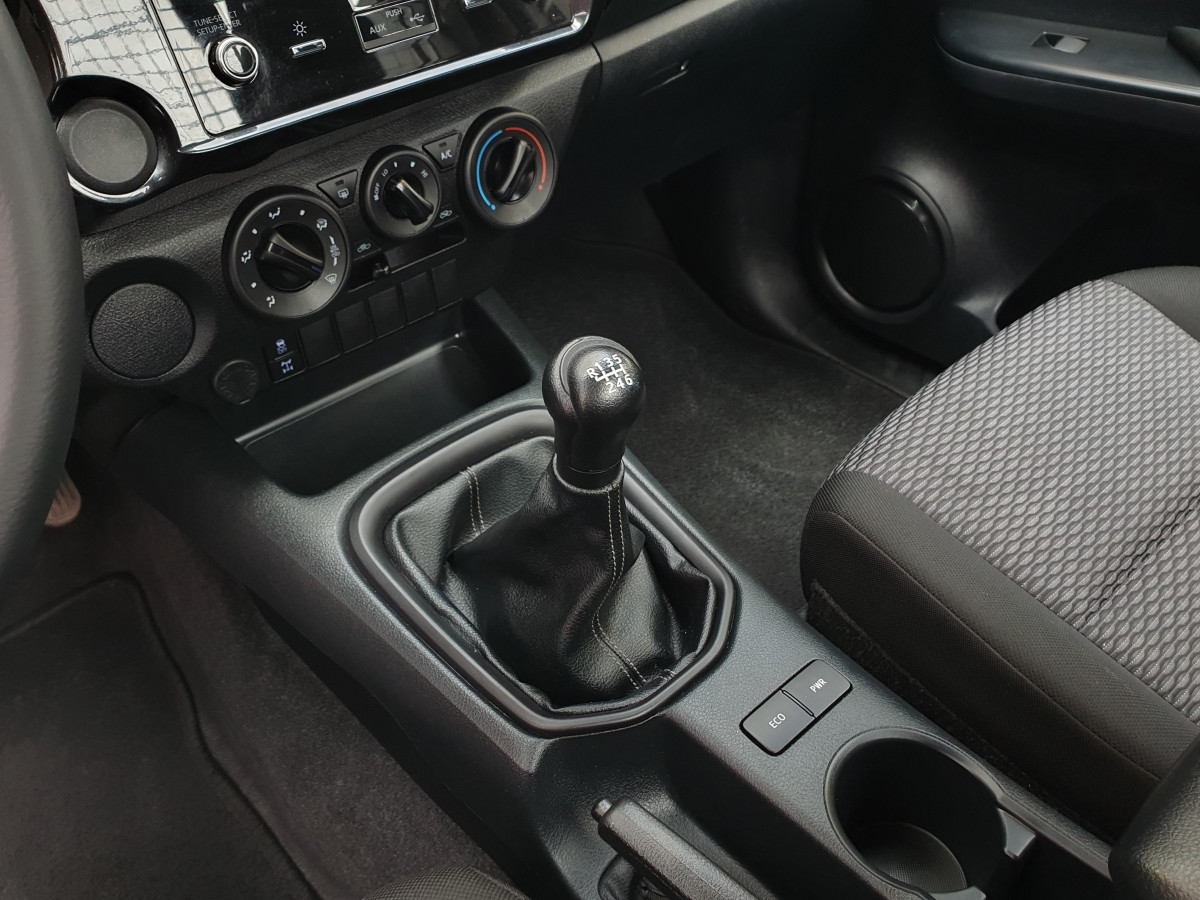 TOYOTA HILUX 2.4 D-4D 2WD