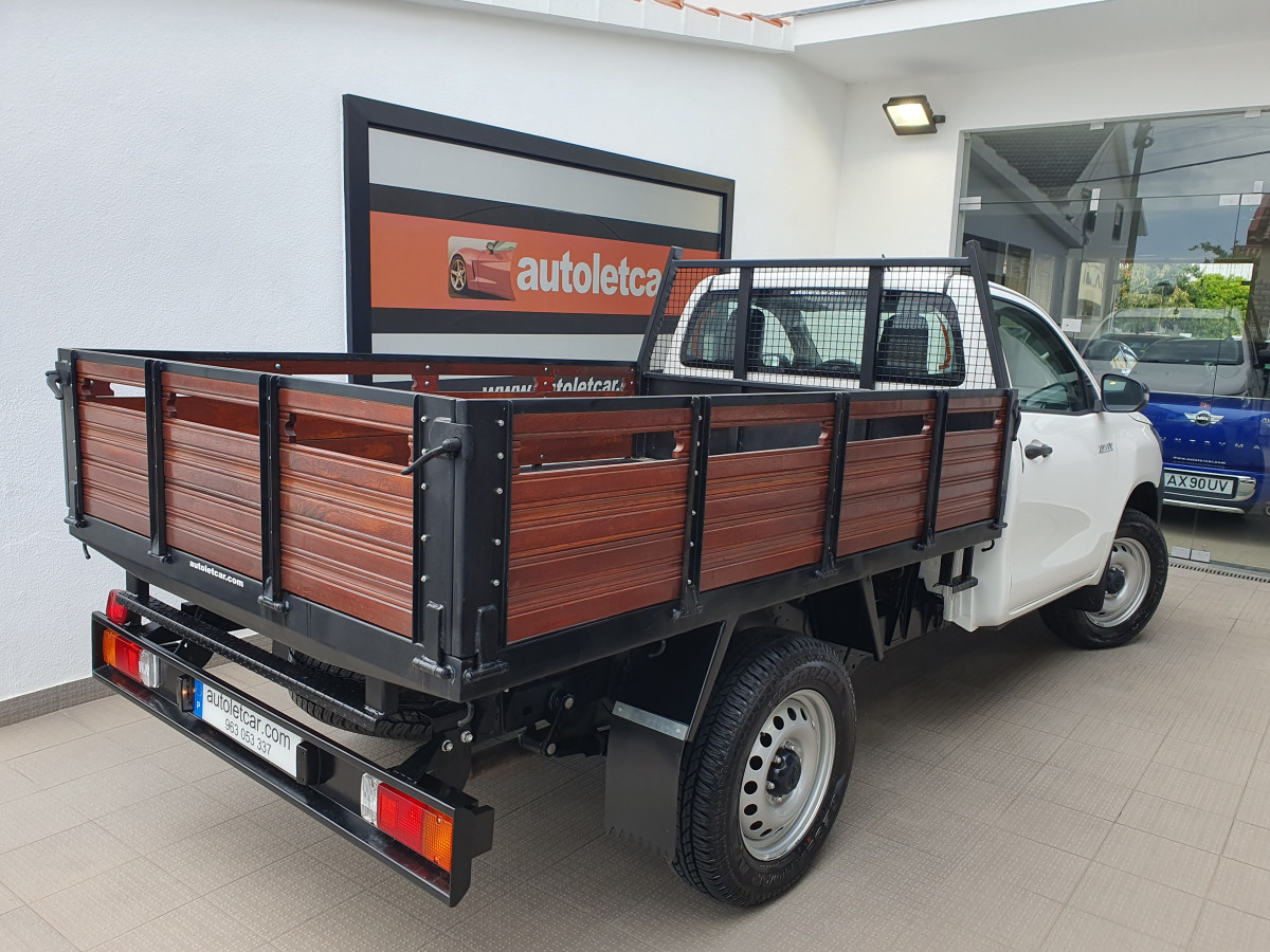 TOYOTA HILUX 2.4 D-4D 2WD